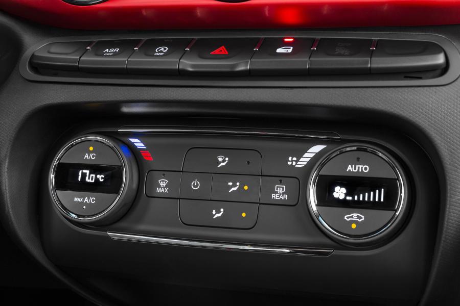 Детали интерьера Fiat Argo HGT 2017 года  (фото 12 из 40)